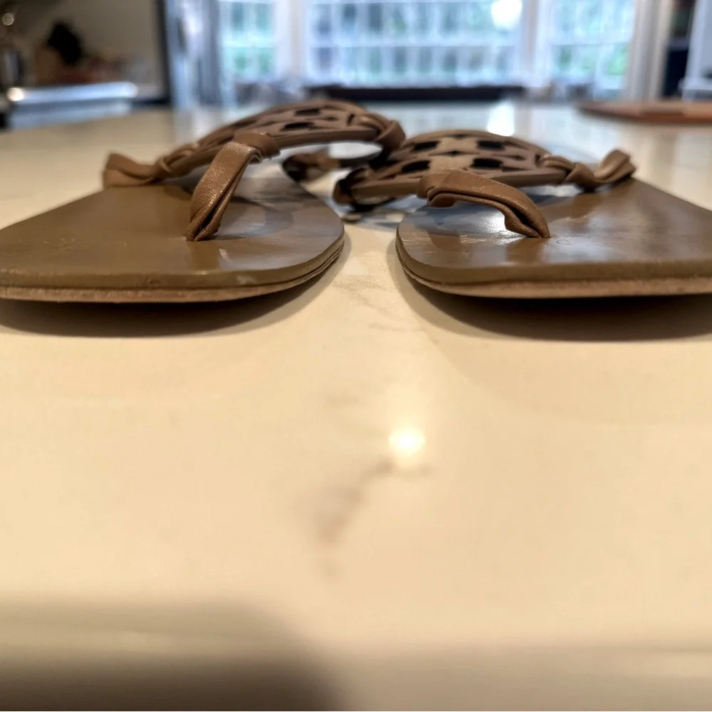 VGUC Tory Burch Tan Miller Logo Thong Sandals Size 11